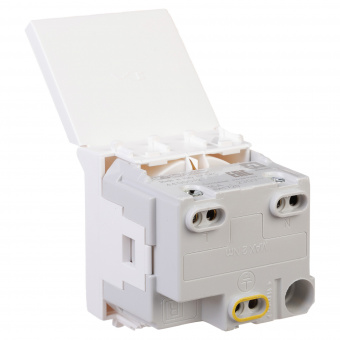 DKC Avanti Белый Розетка 2P+E со шторками IP41